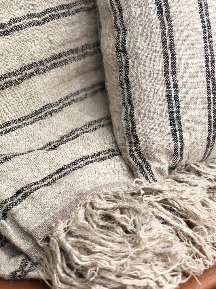 ANGASTON HANDLOOMED LINEN THROW