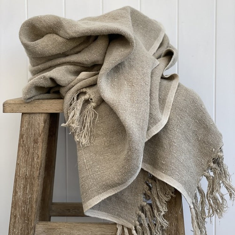 BRIAR LINEN THROW